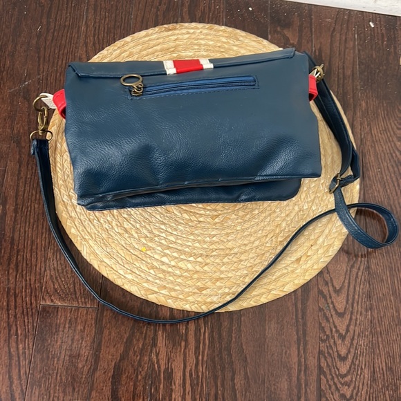 Vintage Minimalist Crossbody Bag - Picture 13 of 16